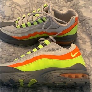 Used Neon Nike Air Max size 6Y